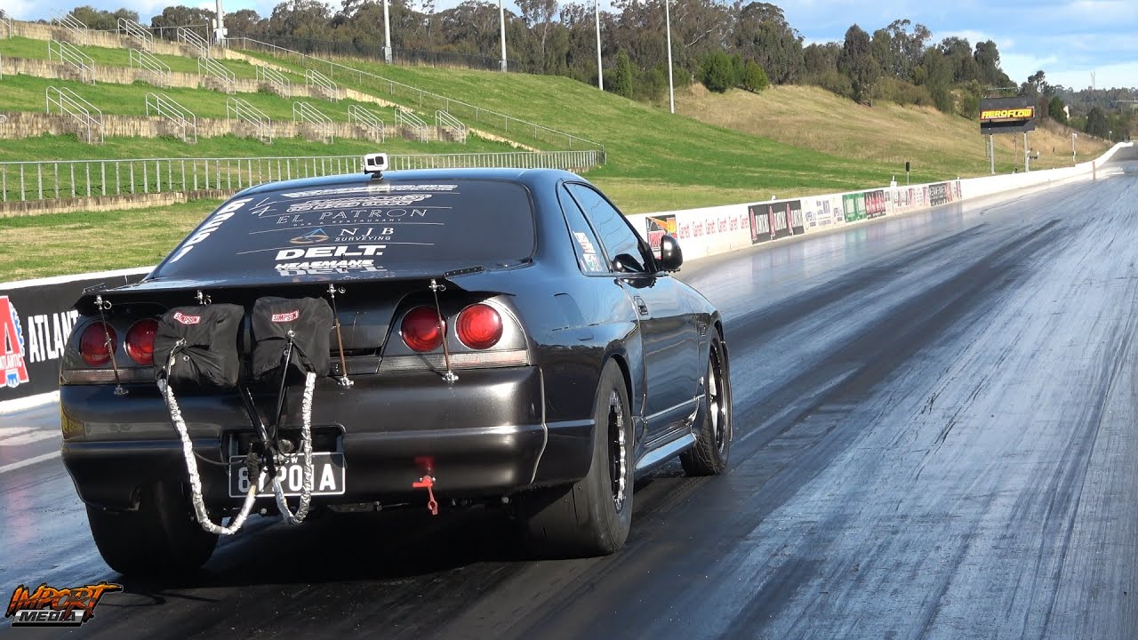 parachutes fly off at 339 km/h quickest Skyline R33 in the world