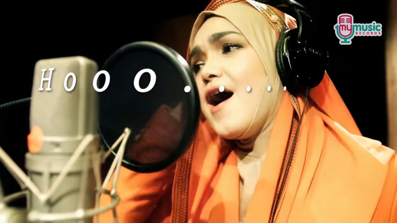 Siti Nurhaliza & Cakra Khan Seluruh Cinta Official Lyric Video - YouTube