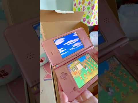 Unboxing Nintendo DSI