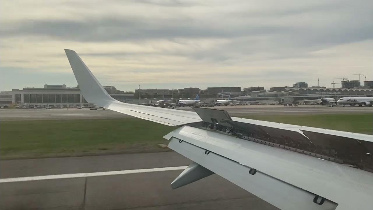 American Airlines Boeing 737800 Full Landing at Washington, DC. Reagan
