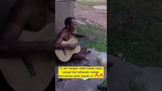 cover lagu Meggy z_ rindu ,,umur boleh tua tapi skill gitar boleh di adu dengan yang muda-muda nih 😎