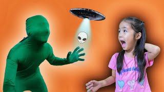 เอเลี่ยน! บนหลังคาบ้าน มีมนุษย์ต่างดาวกับ UFO ด้วย | บริ้งค์ไบรท์