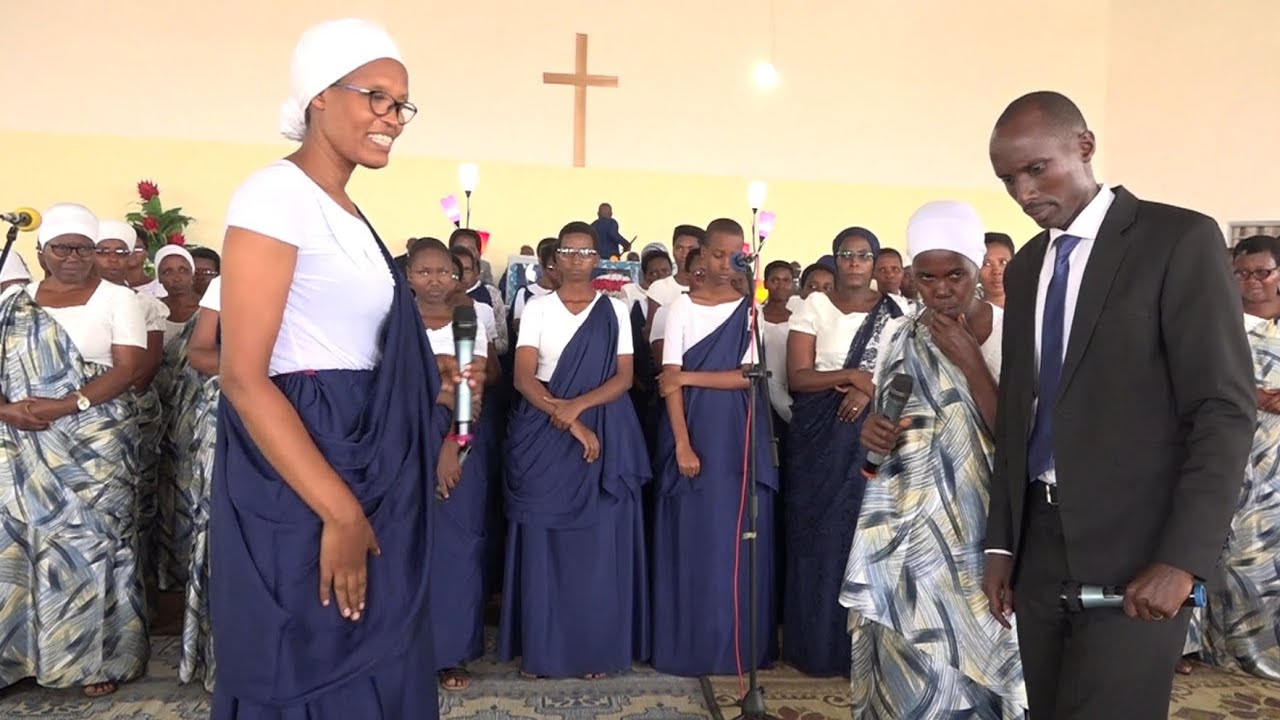 UMURWA SIYONI URIHO! Mwirinde indyarya/Chorale ROHERO - Église de Pentecôte de KIBENGA