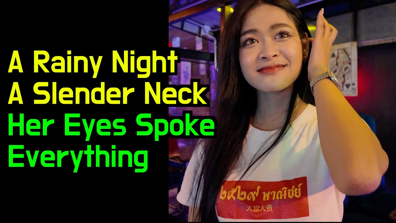 Beautiful Smile of a Thai Waitress Made Me Want to Stay Longer in This Small Town