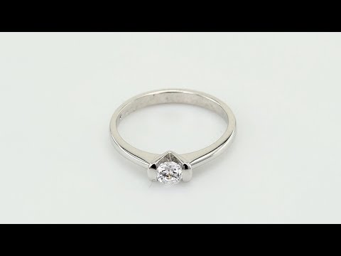 Video: Ako si vybrať platinový prsteň (s obrázkami)
