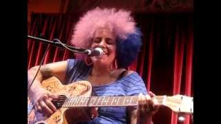 Kimya Dawson - I Like Giants (Live @ Bush Hall, London, 09.07.12)