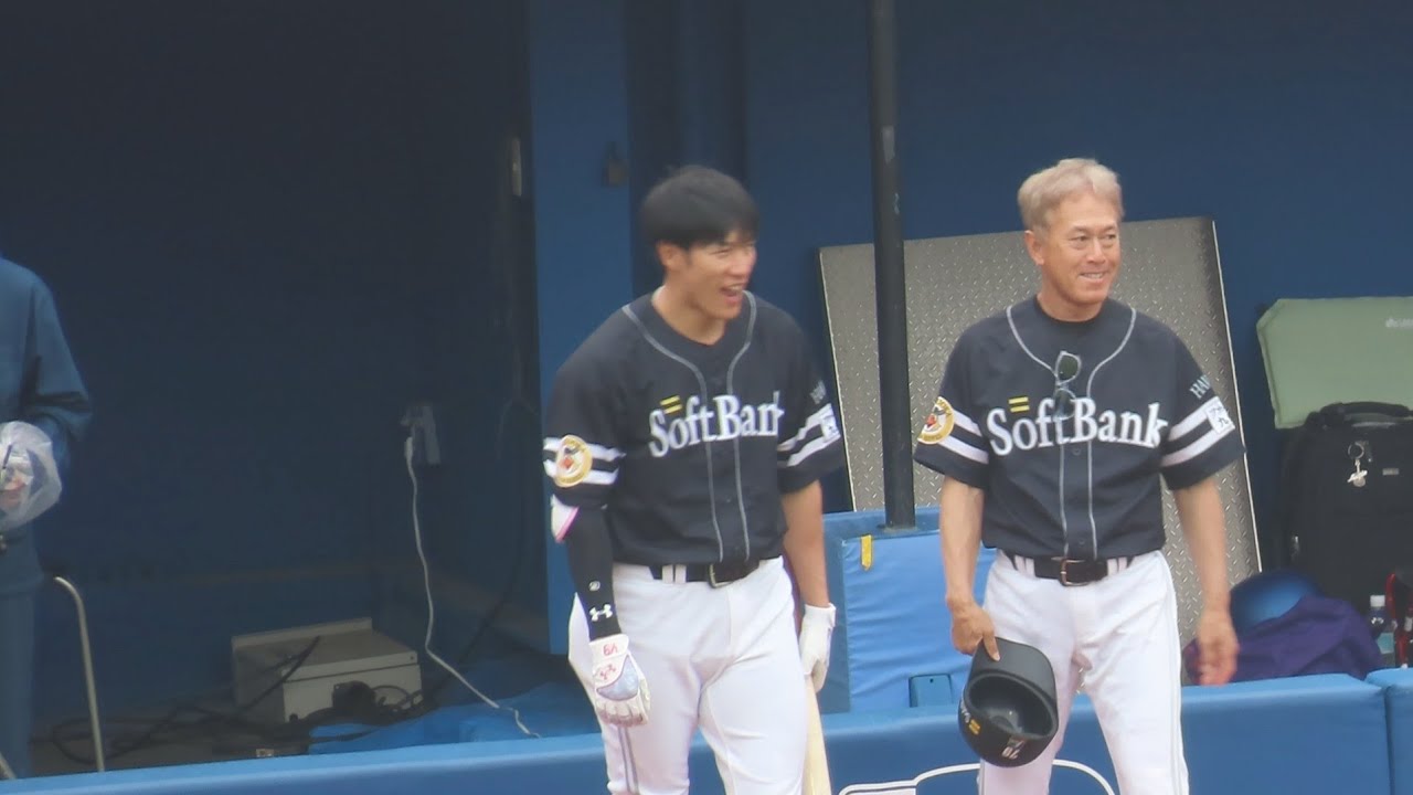 試合前から大西コーチと楽しそうな柳田悠岐