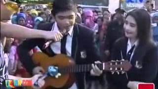 wow kemesraan aliando dengan prilly di acara inbox aliando peluk prilly romantis