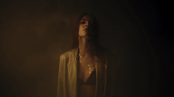 Julia Kahn - Light On (Official Video)