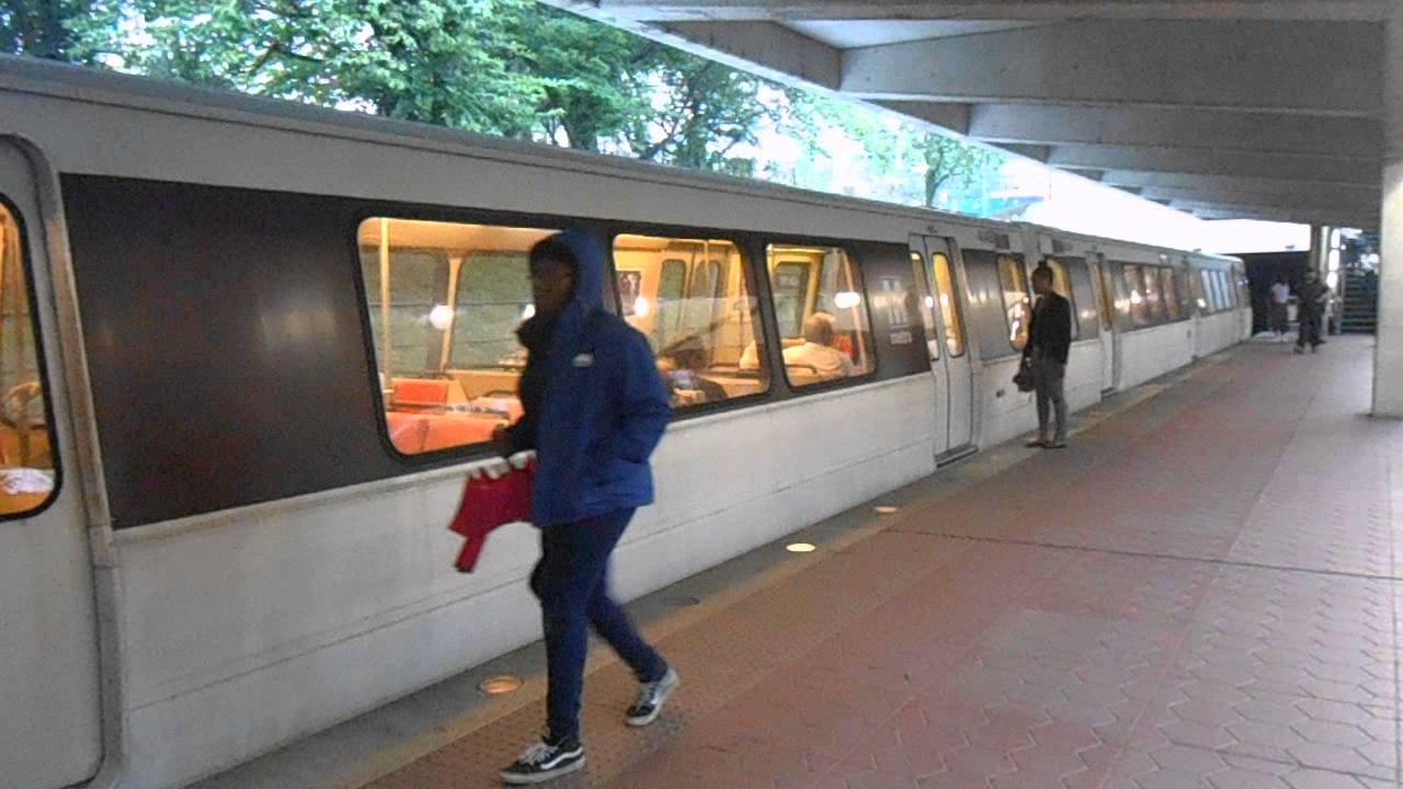 DC Metro (WMATA): 8 cars train to Shady Grove at White Flint