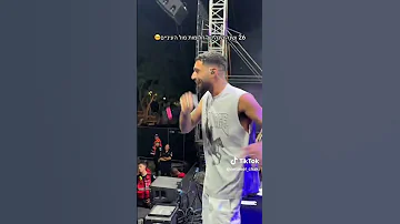 נתנאל מהאח הגדול שר בהופעה את מלכת הקרח 