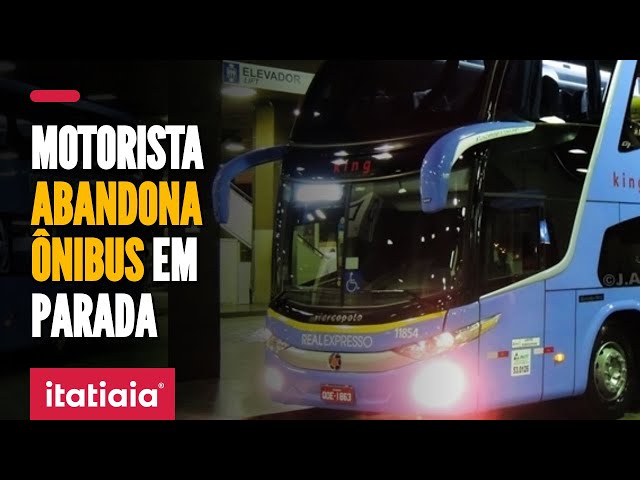 Motorista de ônibus escolar abandona veículo ao ser parado em