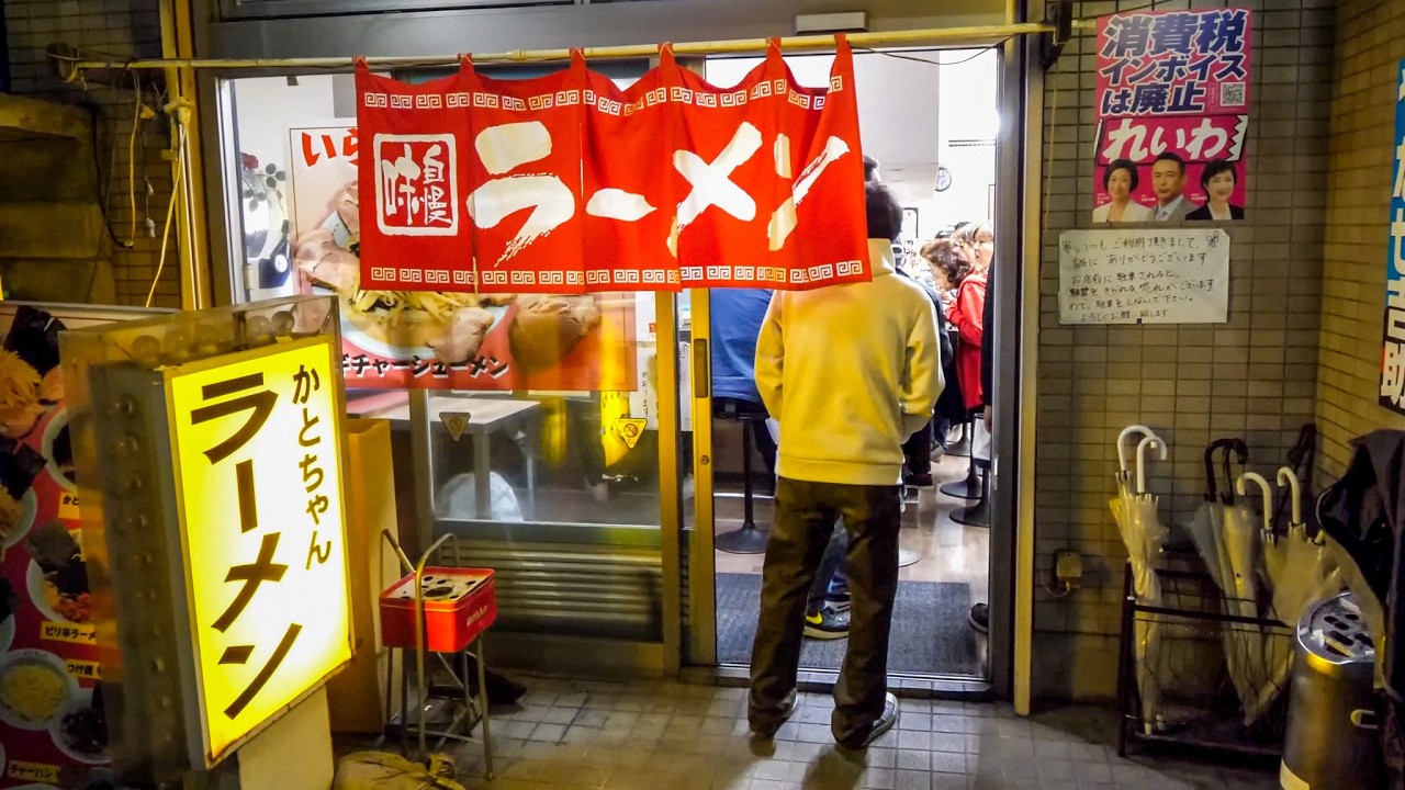 深夜２時に満席！２４時間働き続ける激ウマラーメン食堂の営業に密着！