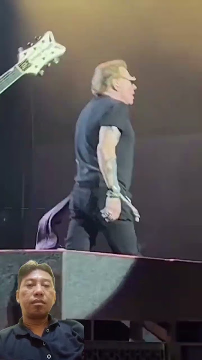 The Crowd Went Crazy When Axl Did This... #shorts #axlrose #gunsnroses