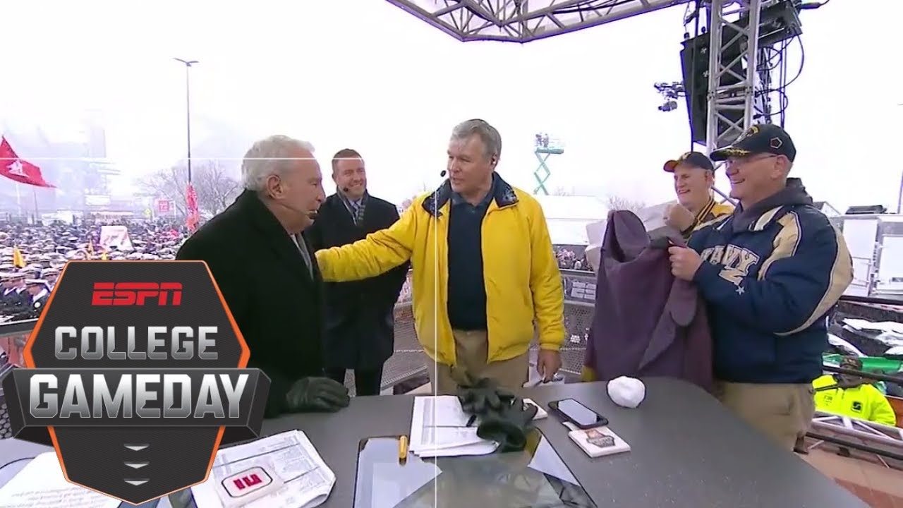 Lee Corso gets emotional during 'GameDay' tribute as coaches ...