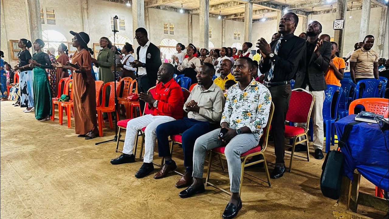 Louvor e Adoração no tabernáculo do Uige// Dir. Ir Toko🔥Nair ..