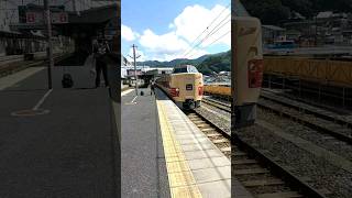 381系  国鉄色   備中高梁駅