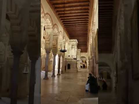 וִידֵאוֹ: מסגד הקתדרלה כגרעין האדריכלות הקדושה המוסלמית