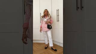 PINK SHIRT, WHITE JEANS & BALLET FLATS #casualoutfit #springfashion #springoutfitideas