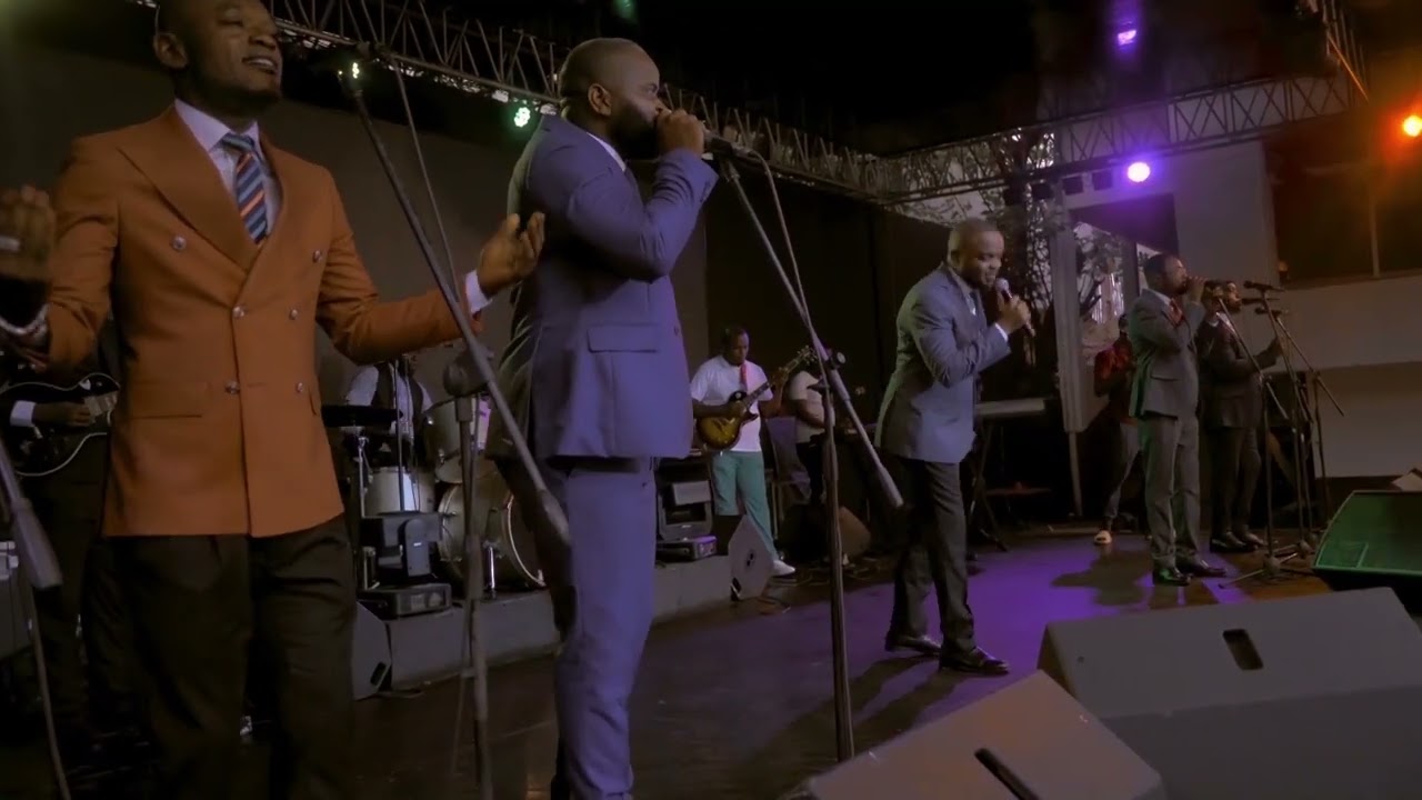 Les Basakoli's - Mosungi Na Bato - Concert Chez Temba.