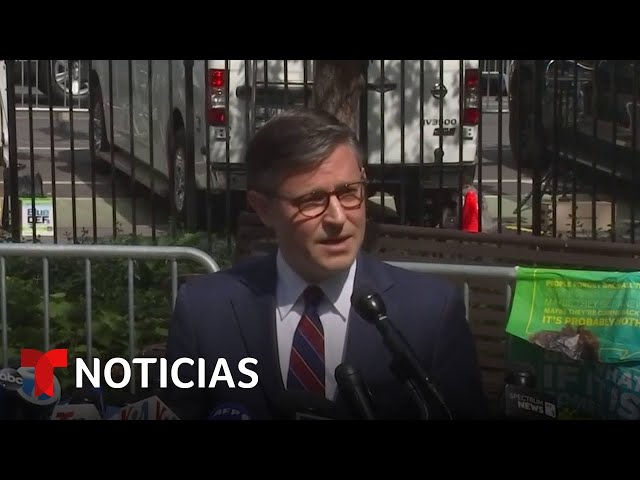 Este fue el mensaje de Mike Johnson al salir de la corte donde se lleva a cabo el juicio a Trump