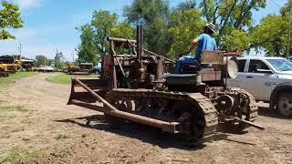 1929 Caterpillar SIXTY starting and pushing dirt