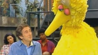 ⁣Remembering 'Sesame Street' star Bob McGrath