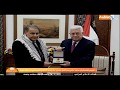 الرئيس الفلسطيني محمود عباس يمنح الفنان سعدون جابر وسام الثقافة والعلوم تقديرا لابداعاته الفنية