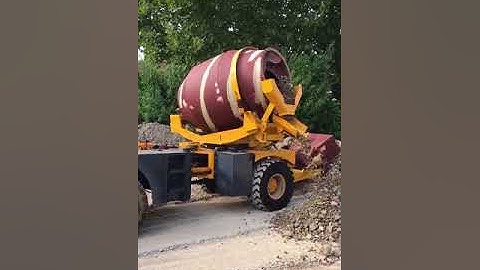 1.6M3 swing drum self-loading concrete mixer test video