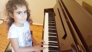 Piyano Dersleri | Müzik Aletlerini Çalmayı Denedik | UmiKids
