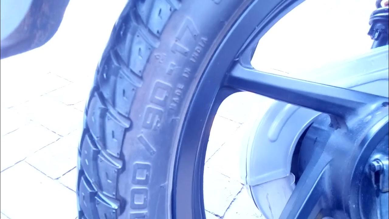 bajaj boxer tyre size