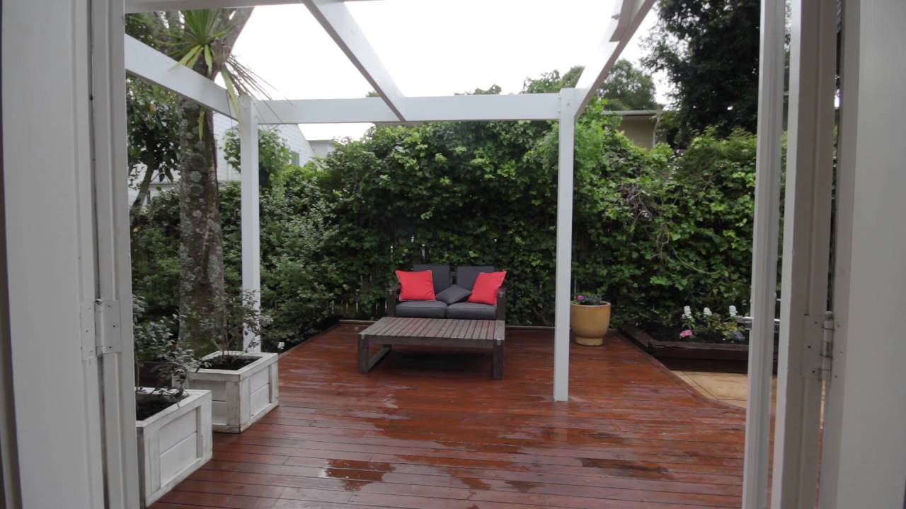 SOLD 13A Tallington Crescent, Torbay Bronwyn Ashdown and Adela