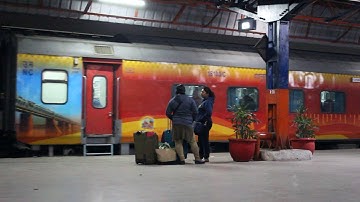12418/Prayagraj Express - New Delhi to Allahabad