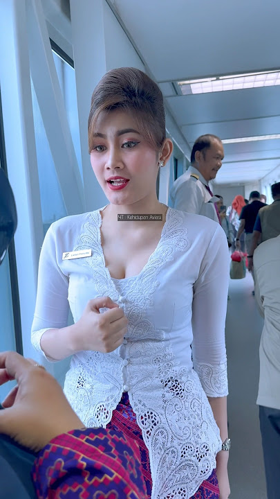 Pramugari Cantik Batik Air di Bandara Kalimarau Berau