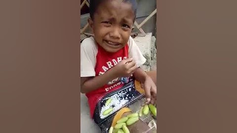 Bikin ngilu lihat reaksi orang makan belimbing wuluh | #shorts