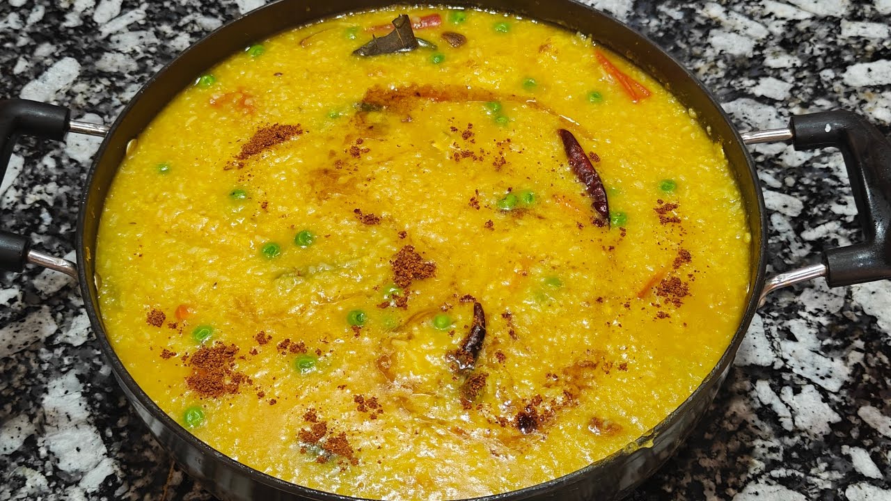 মাখো মাখো নিরামিষ এই খিচুড়ির মিষ্টি সুবাসে নিমেষেই শেষ হবে এক থালা খিচুড়ি।।Niramish Khichuri 