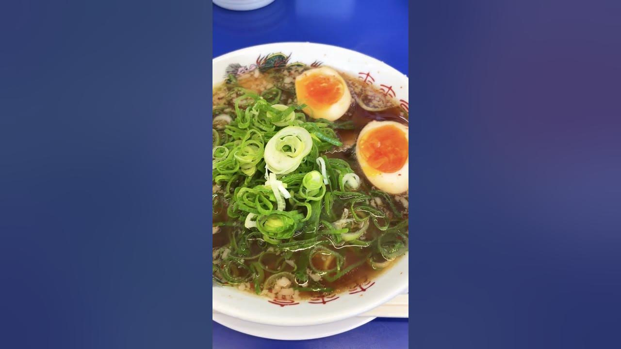 Ramen noodles with plenty of green onions🍜😋#japan #japantravel #ramen