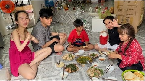 TƯỜNG VY ĐƯỢC ÚT ỐNG TRE ĐÃI GỎI MĂNG CỤC VÀ CẢ NHÓM MẮT MƯA KHI ĐI CHƠI IITƯỜNG VY-ĐÔICHÂNTHIÊNTHẦN