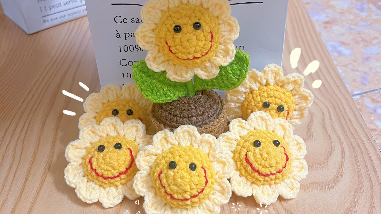 how to crochet smiley sunflower - crochet sunflower for  beginners - crochet keychain and pot