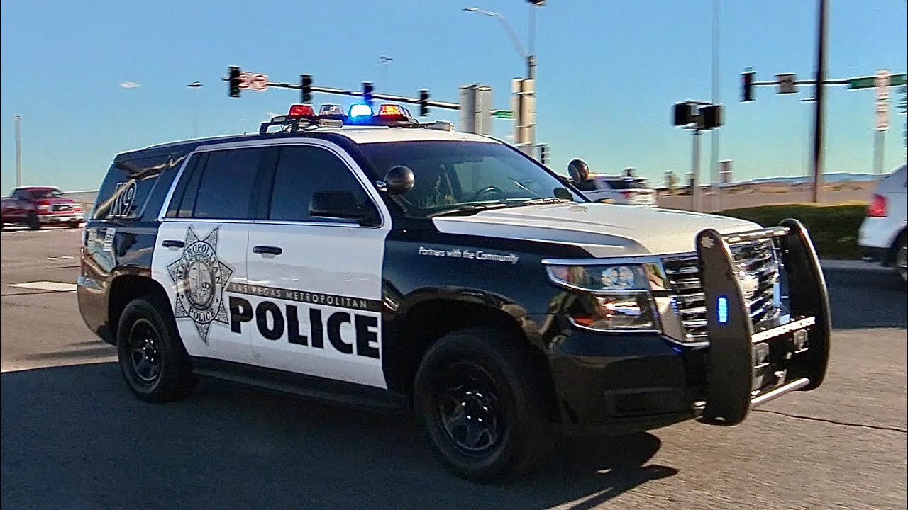 Major Las Vegas Metro Police Response To Manhunt For Armed Robber - YouTube