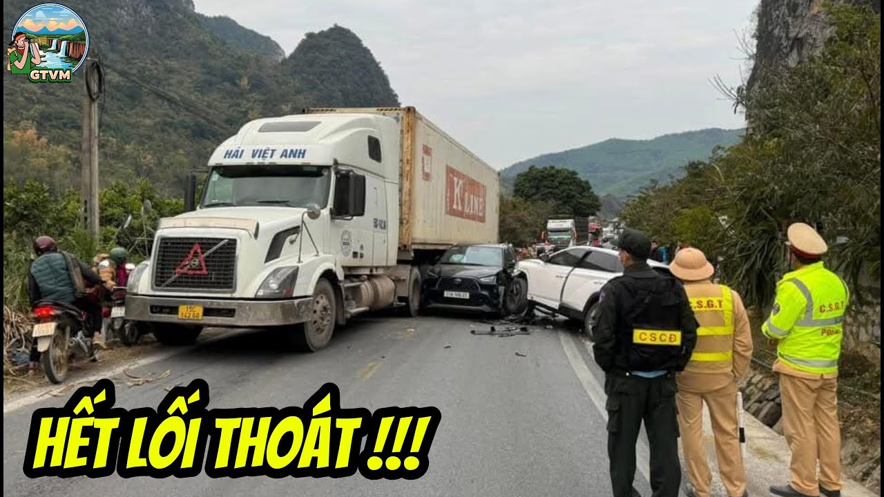 Проигнорировав зеленый и красный сигналы светофора, водитель выкрикнул что-то на языке мужчин, в ...