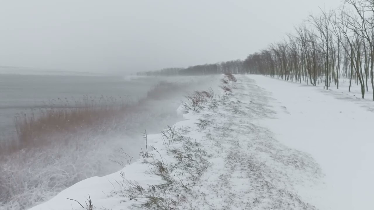 Snowstorm at the cliff above the lake / Метель у обрыва над озером #snowstorm