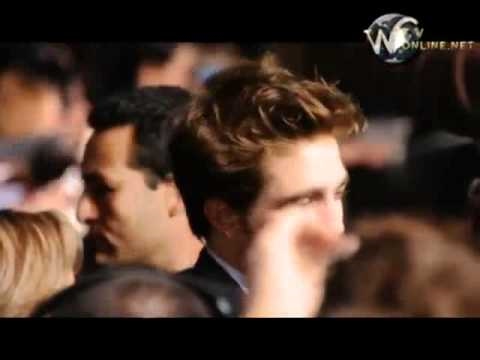 Robert Pattinson and Kristen Stewart arrive at Twilight: New Moon LA Premiere