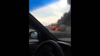 Машина горит на мосту в Актобе