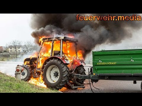 Traktor gerät während
