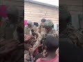 Les militaires fardc dans les zones libres des terroristes de la m23les enfants sont dans la joie