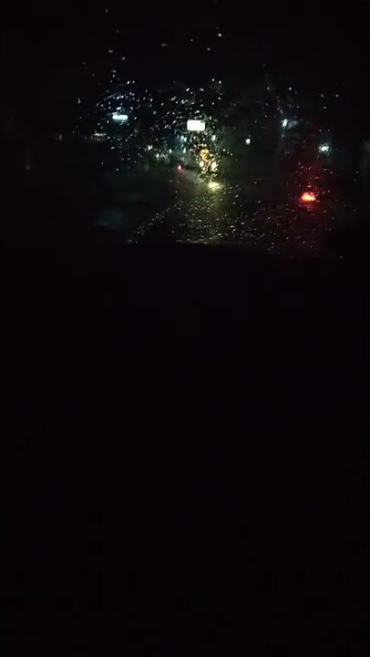 story wa menunggu dalam mobil malam hari hujan