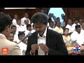 CM Vijay | முதல்வர் விஜயிடம் திடீர் மாற்றம் - பதவியேற்கும் போது மாறிய காட்சி