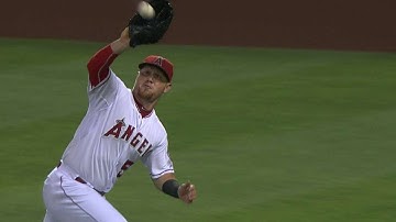 CLE@LAA: Calhoun races toward line to make the catch