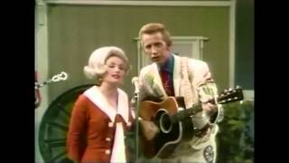 Porter Wagoner &amp; Dolly Parton - Holding On To Nothin&#39; (1968)